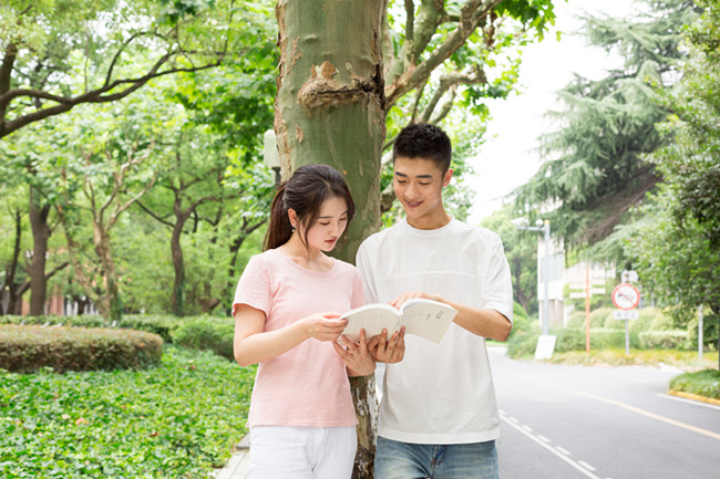 屬龍男是如何讓你愛上他的？