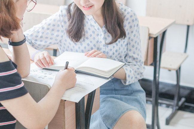 水瓶座2025年12月的學習運勢如何？_周公解夢