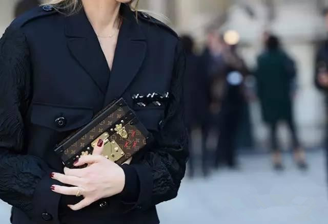 摩羯女的今秋開運包包_周公解夢